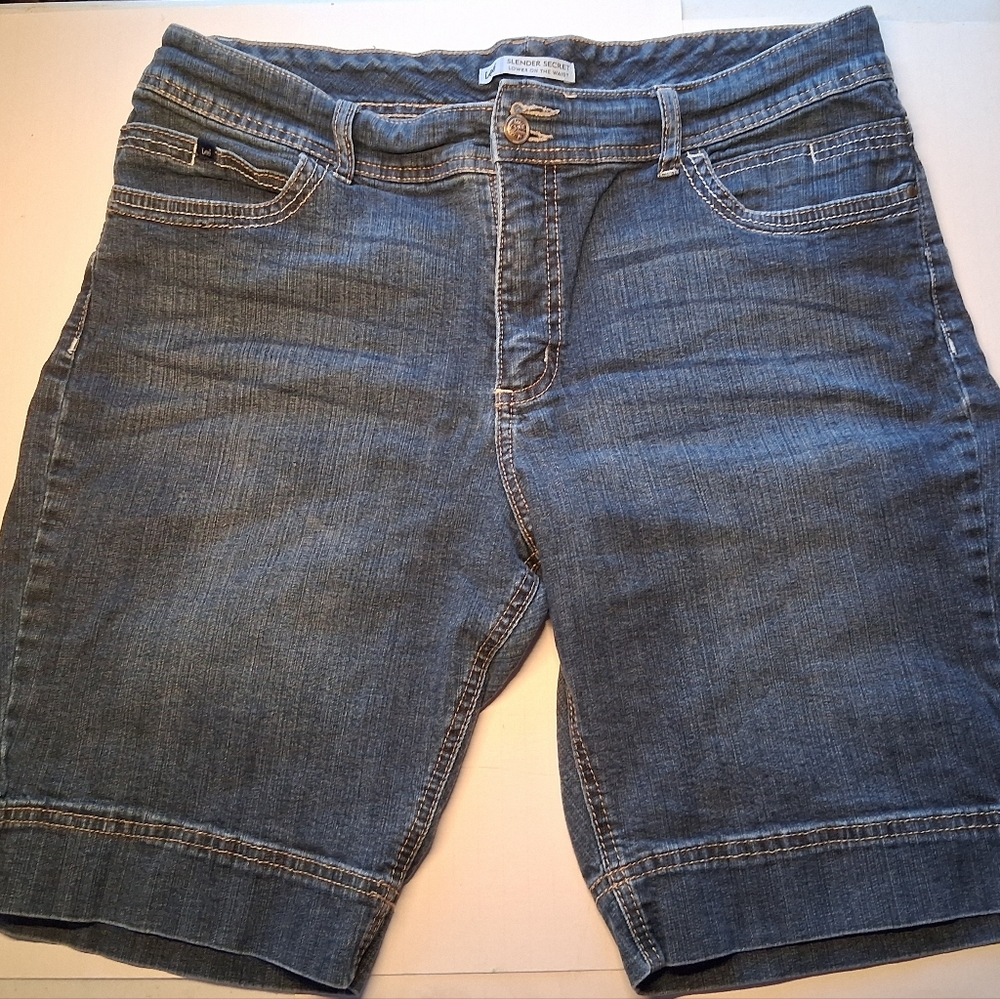 Lee Slender Secret Lower On The Waist  18 Med Shorts